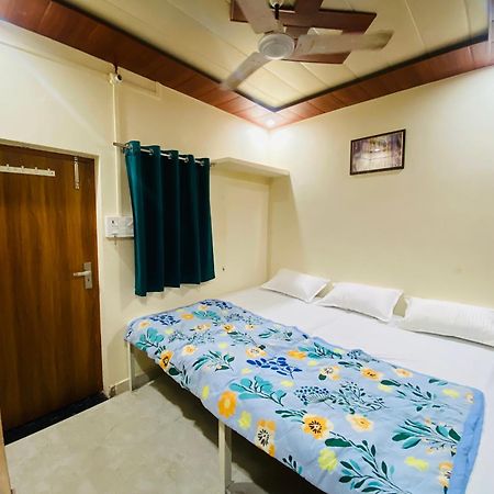 The Raman Palace- A Budget Hotel Mathura Exterior photo